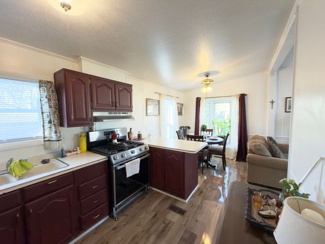 16 Mobile Home Way, Springfield, MA 01119