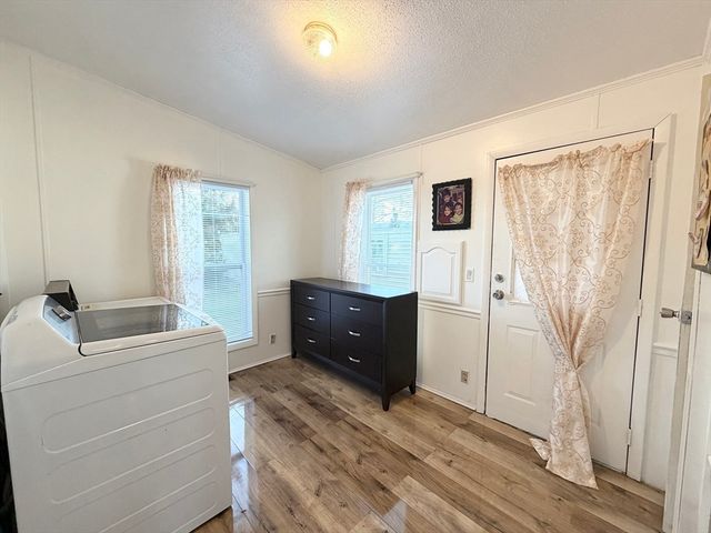 16 Mobile Home Way, Springfield, MA 01119