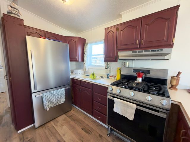 16 Mobile Home Way, Springfield, MA 01119