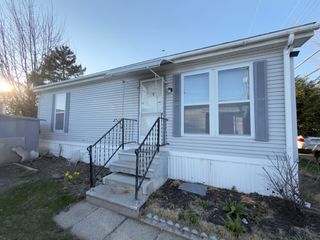 16 Mobile Home Way, Springfield, MA 01119