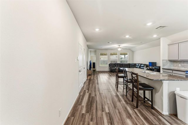 677 Summer Shores Lane, La Marque, TX 77568