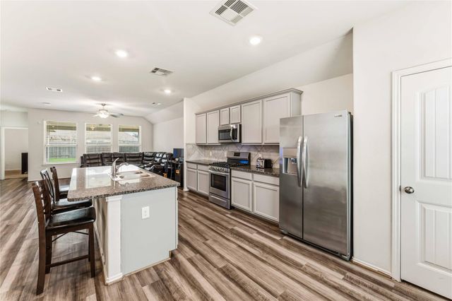 677 Summer Shores Lane, La Marque, TX 77568