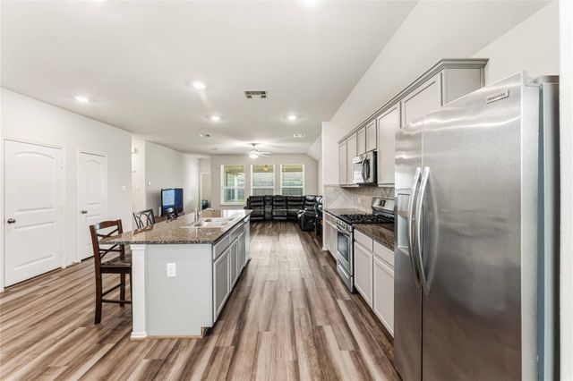 677 Summer Shores Lane, La Marque, TX 77568