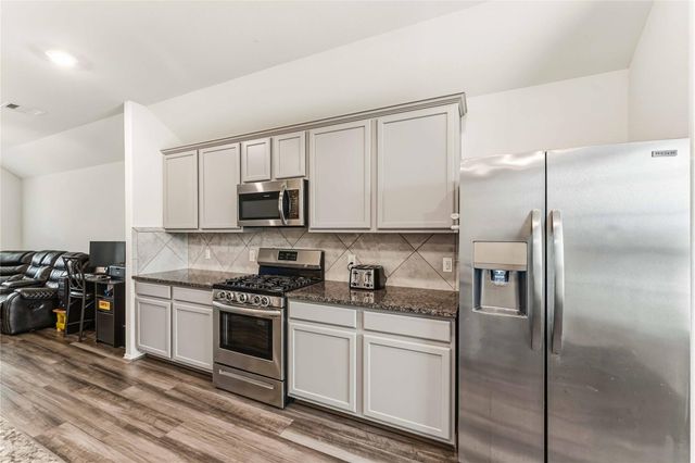 677 Summer Shores Lane, La Marque, TX 77568