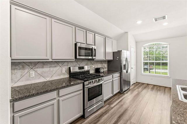 677 Summer Shores Lane, La Marque, TX 77568