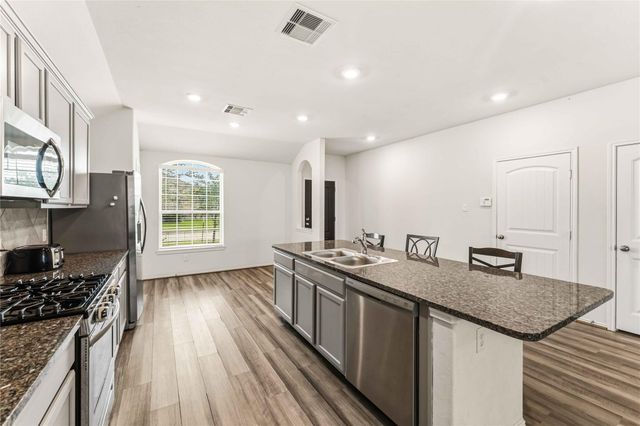 677 Summer Shores Lane, La Marque, TX 77568