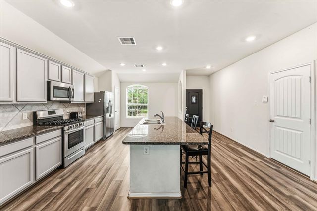 677 Summer Shores Lane, La Marque, TX 77568