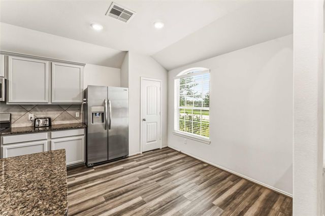 677 Summer Shores Lane, La Marque, TX 77568