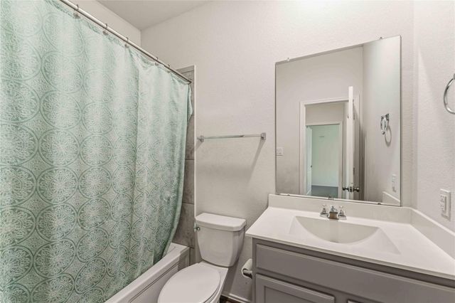 677 Summer Shores Lane, La Marque, TX 77568