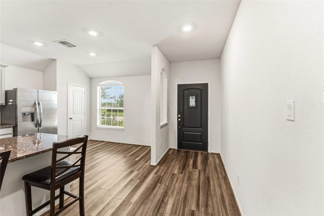 677 Summer Shores Lane, La Marque, TX 77568