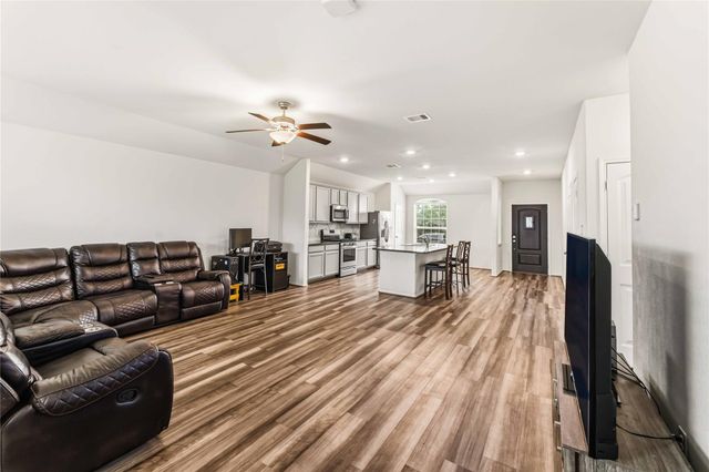 677 Summer Shores Lane, La Marque, TX 77568