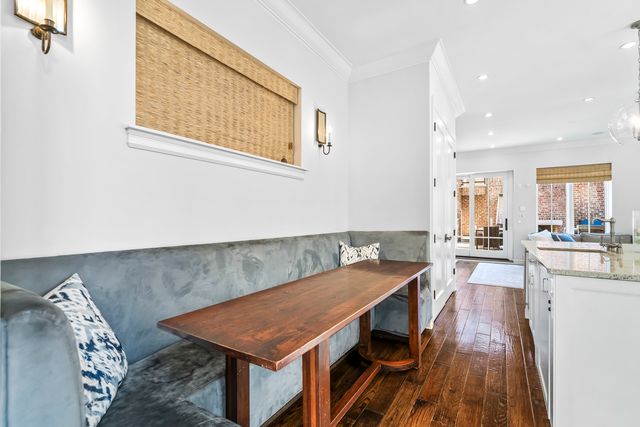 1331 W Wolfram Street, Chicago, IL 60657