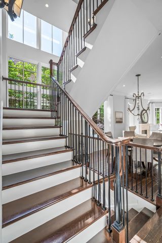 1331 W Wolfram Street, Chicago, IL 60657