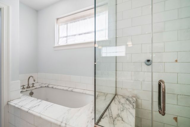 1331 W Wolfram Street, Chicago, IL 60657