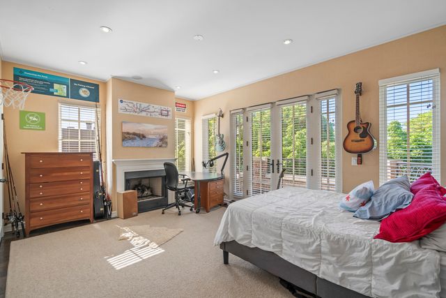 1331 W Wolfram Street, Chicago, IL 60657