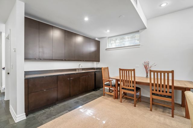 1331 W Wolfram Street, Chicago, IL 60657