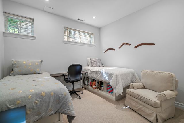 1331 W Wolfram Street, Chicago, IL 60657