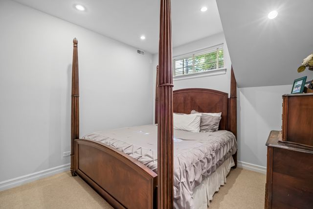 1331 W Wolfram Street, Chicago, IL 60657