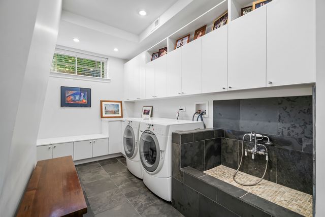 1331 W Wolfram Street, Chicago, IL 60657
