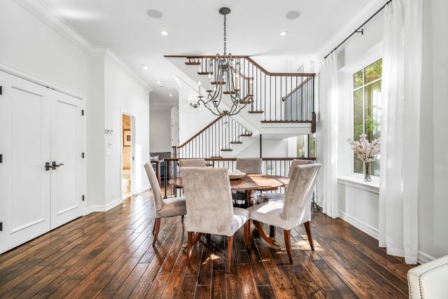 1331 W Wolfram Street, Chicago, IL 60657
