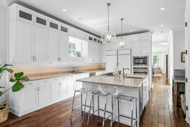 1331 W Wolfram Street, Chicago, IL 60657
