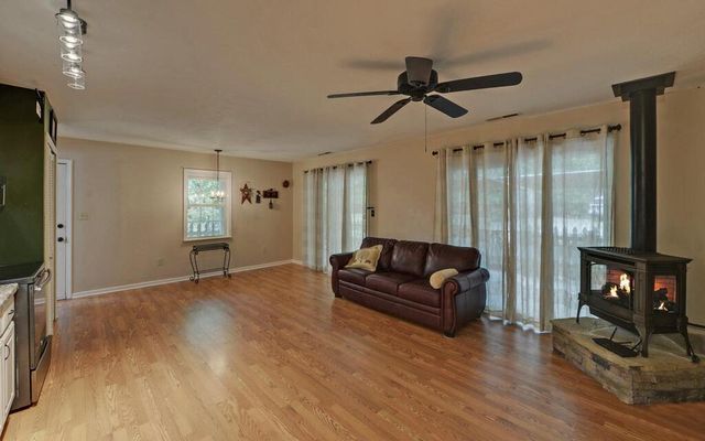 332 E Vineyard Road, Hayesville, NC 28904