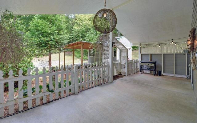332 E Vineyard Road, Hayesville, NC 28904