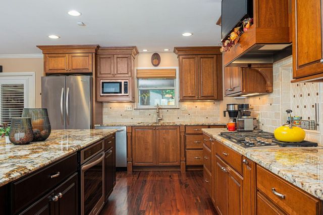 2715 Clark Drive, Grove City, OH 43123