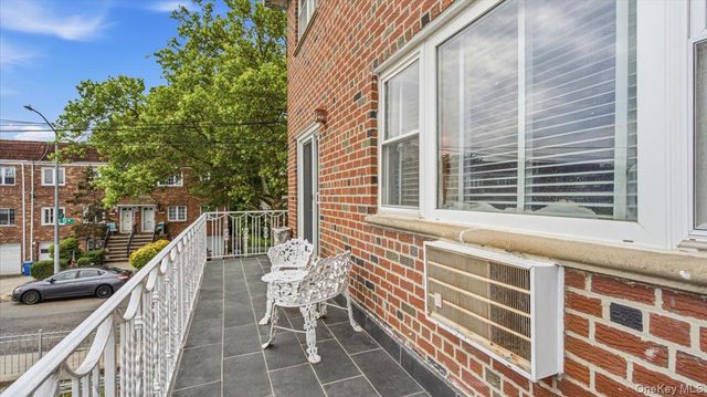 52-40 69th Place, Maspeth, NY 11378