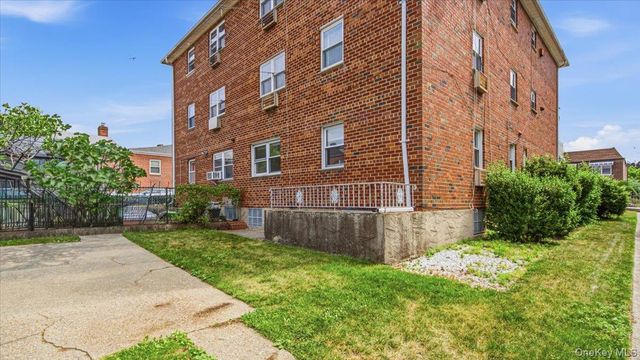 52-40 69th Place, Maspeth, NY 11378