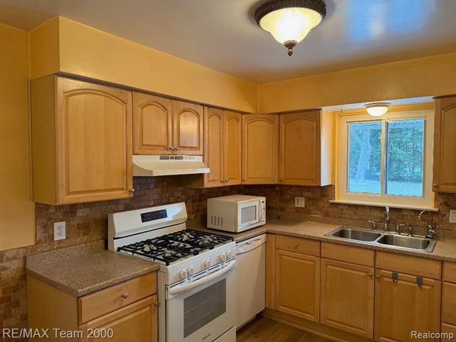 24941 Rouge River Drive, Dearborn Heights, MI 48127