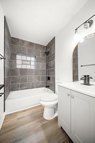 6810 S WABASH Avenue, Chicago, IL 60637