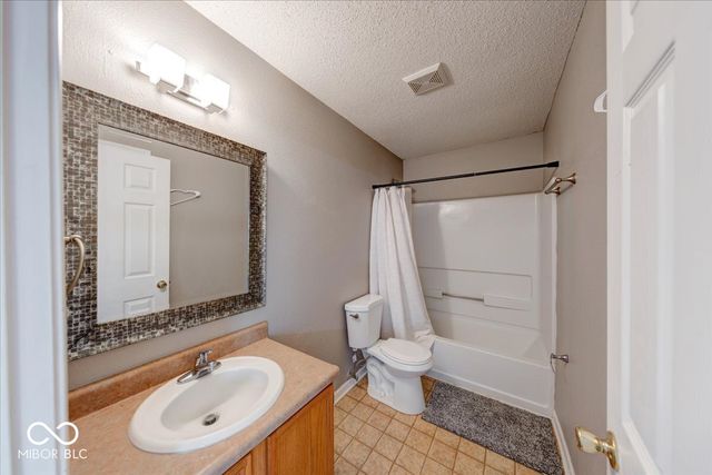 389 Springfield Circle, Greenwood, IN 46143