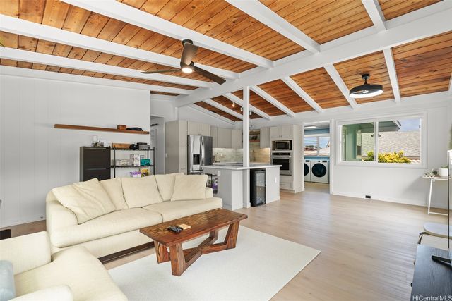 280 Polohiwa Place, Honolulu, HI 96817