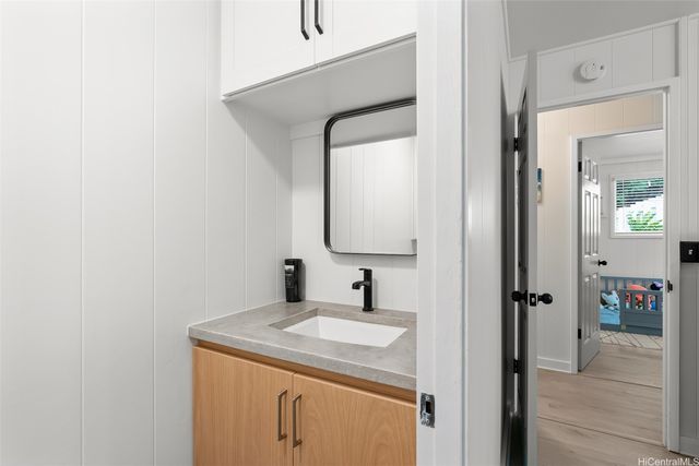 280 Polohiwa Place, Honolulu, HI 96817