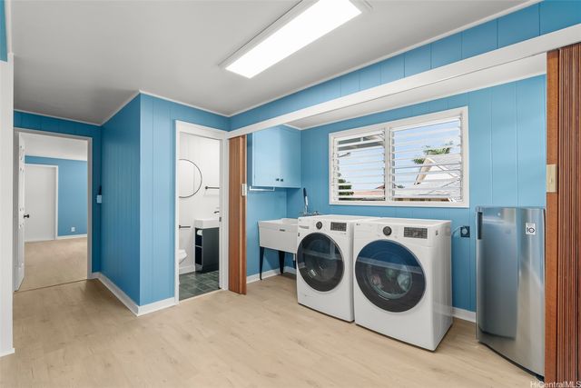 280 Polohiwa Place, Honolulu, HI 96817