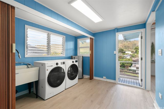 280 Polohiwa Place, Honolulu, HI 96817