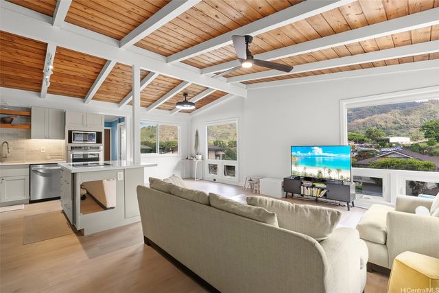 280 Polohiwa Place, Honolulu, HI 96817