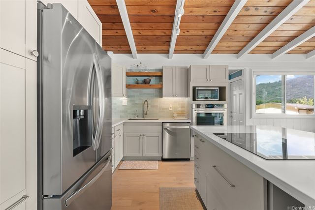 280 Polohiwa Place, Honolulu, HI 96817