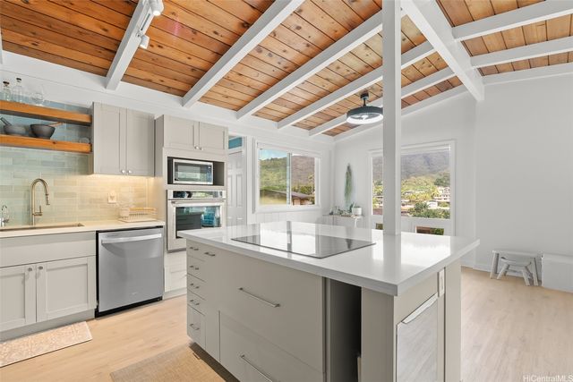 280 Polohiwa Place, Honolulu, HI 96817