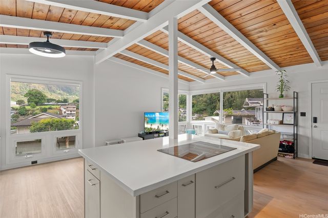 280 Polohiwa Place, Honolulu, HI 96817