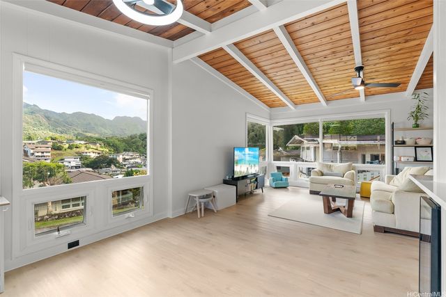 280 Polohiwa Place, Honolulu, HI 96817