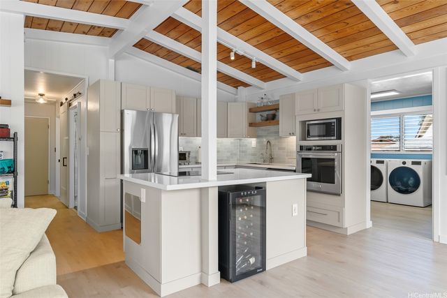 280 Polohiwa Place, Honolulu, HI 96817