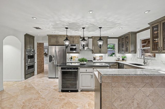 10034 Meadow Lake Lane, Houston, TX 77042