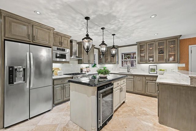 10034 Meadow Lake Lane, Houston, TX 77042
