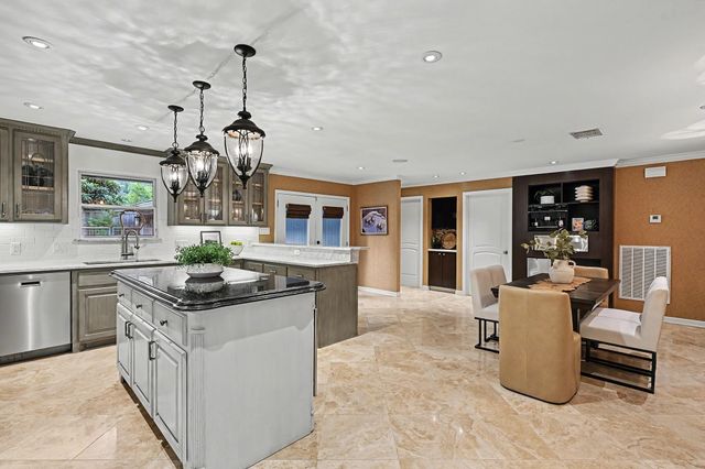 10034 Meadow Lake Lane, Houston, TX 77042