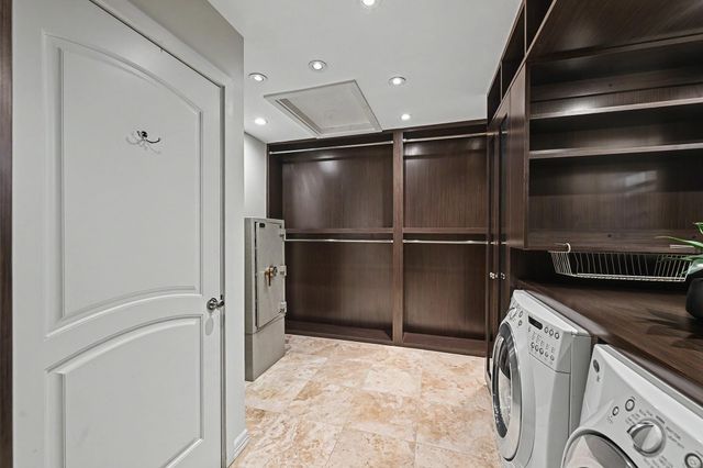 10034 Meadow Lake Lane, Houston, TX 77042