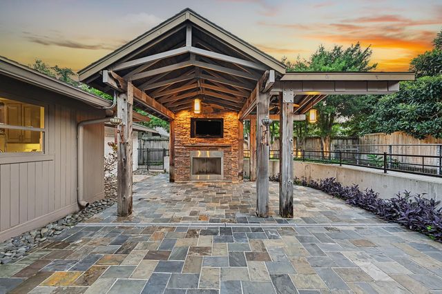 10034 Meadow Lake Lane, Houston, TX 77042