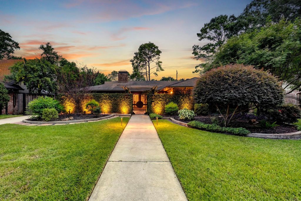 10034 Meadow Lake Lane, Houston, TX 77042