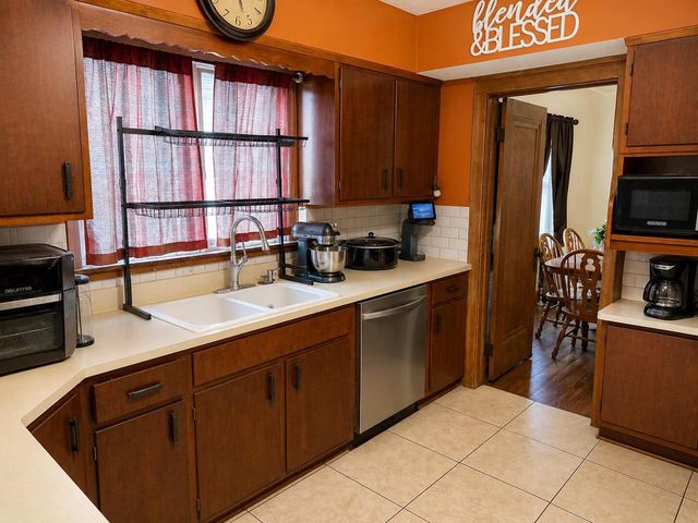 2431 Jerome BOULEVARD, Racine, WI 53403